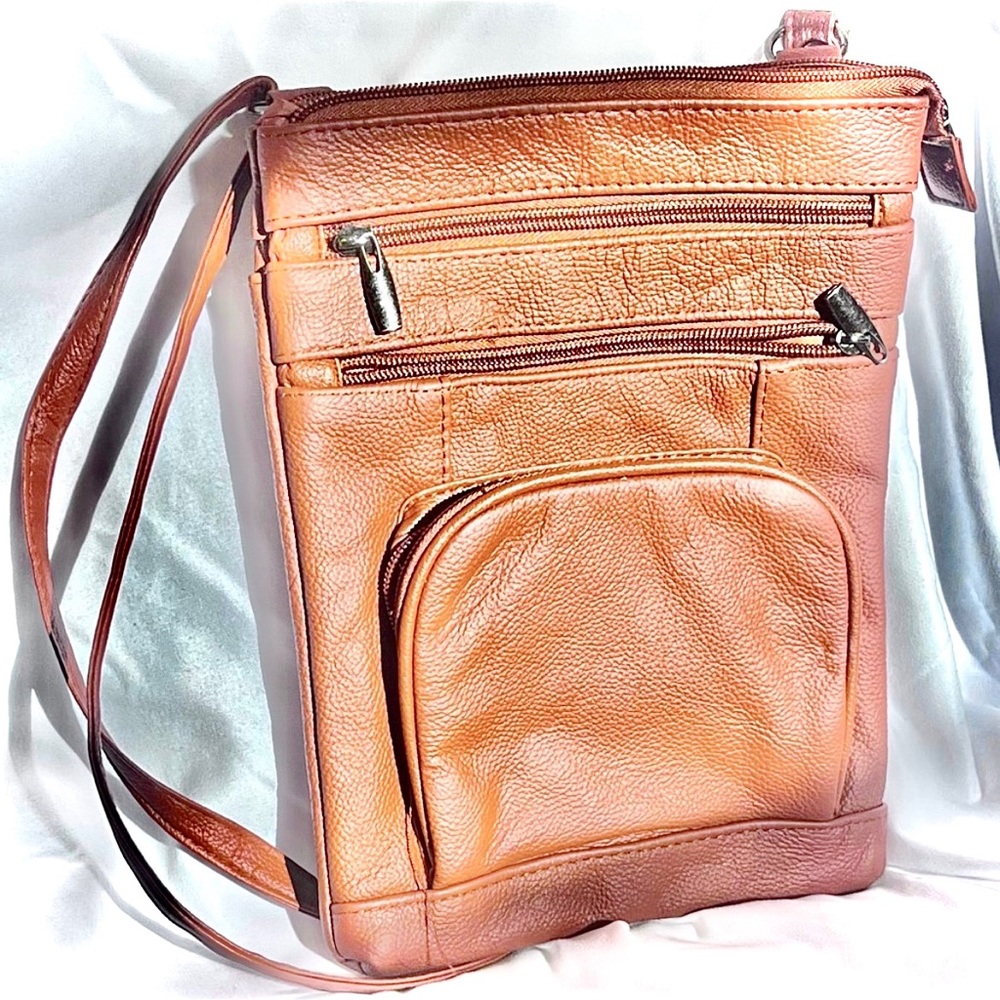 ☃️ NWOT Leather Crossbody Bag ☃️